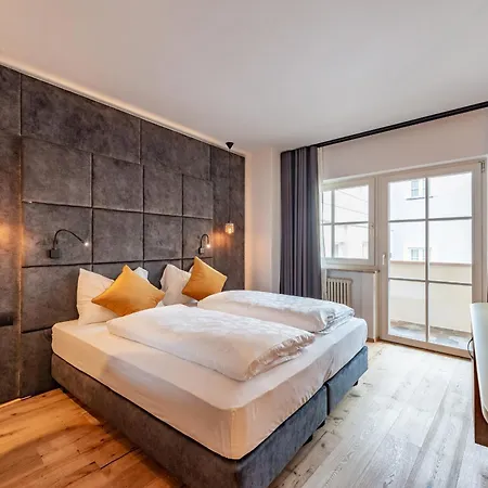 Hotel Goldene Traube 4*
